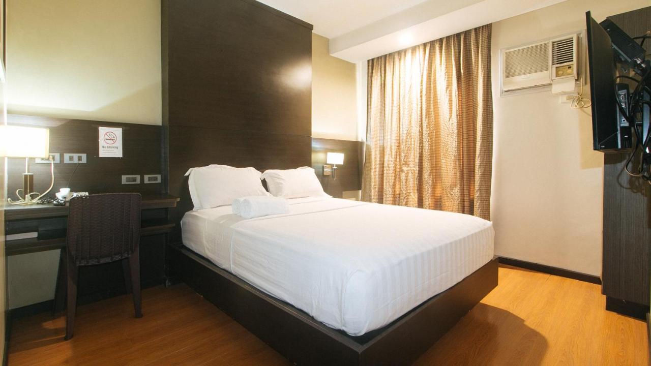 Lorenzzo Suites Hotel Makati City Buitenkant foto