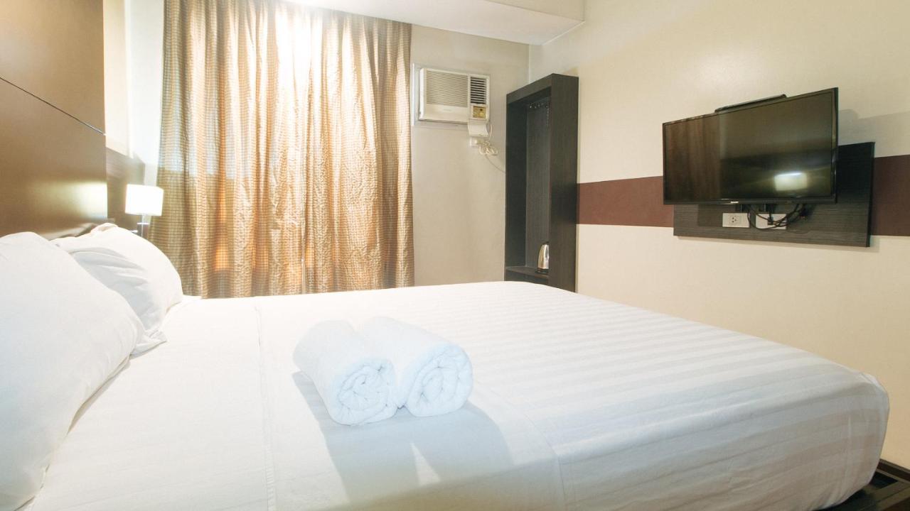 Lorenzzo Suites Hotel Makati City Buitenkant foto