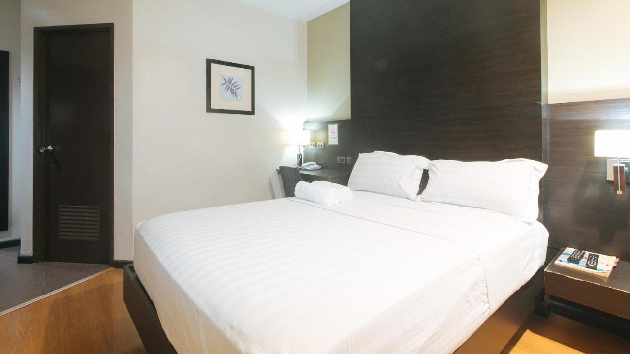 Lorenzzo Suites Hotel Makati City Buitenkant foto