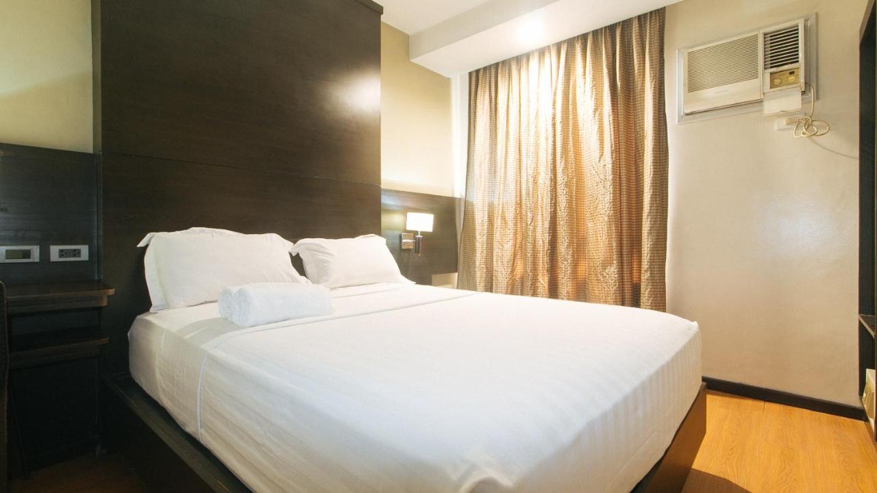Lorenzzo Suites Hotel Makati City Buitenkant foto