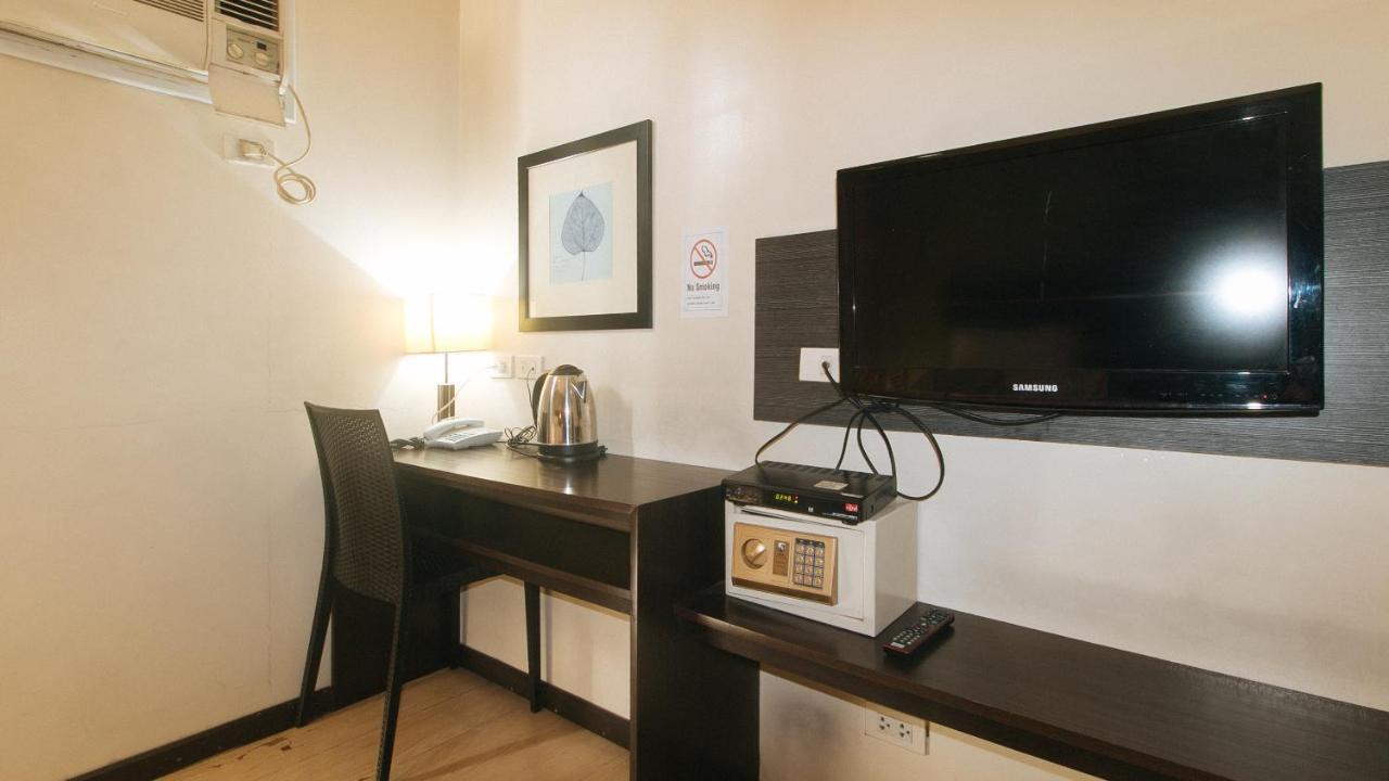 Lorenzzo Suites Hotel Makati City Buitenkant foto
