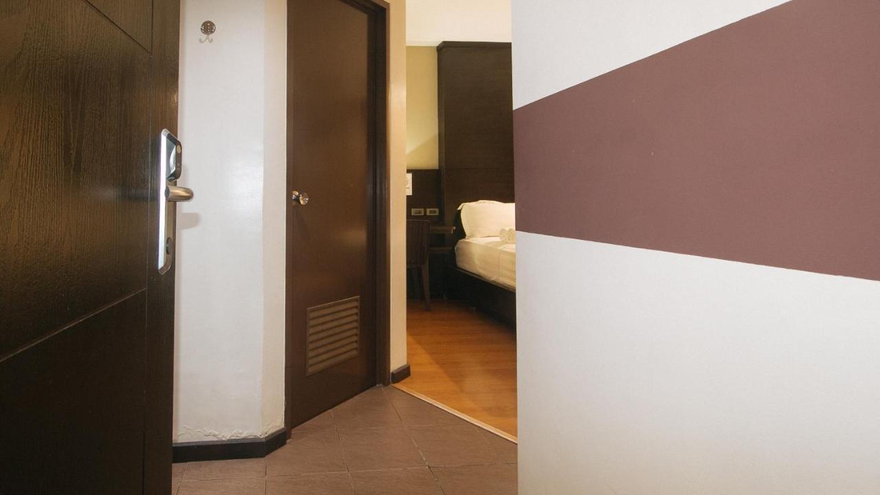 Lorenzzo Suites Hotel Makati City Buitenkant foto