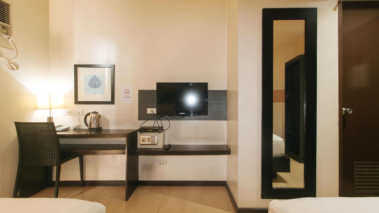 Lorenzzo Suites Hotel Makati City Buitenkant foto